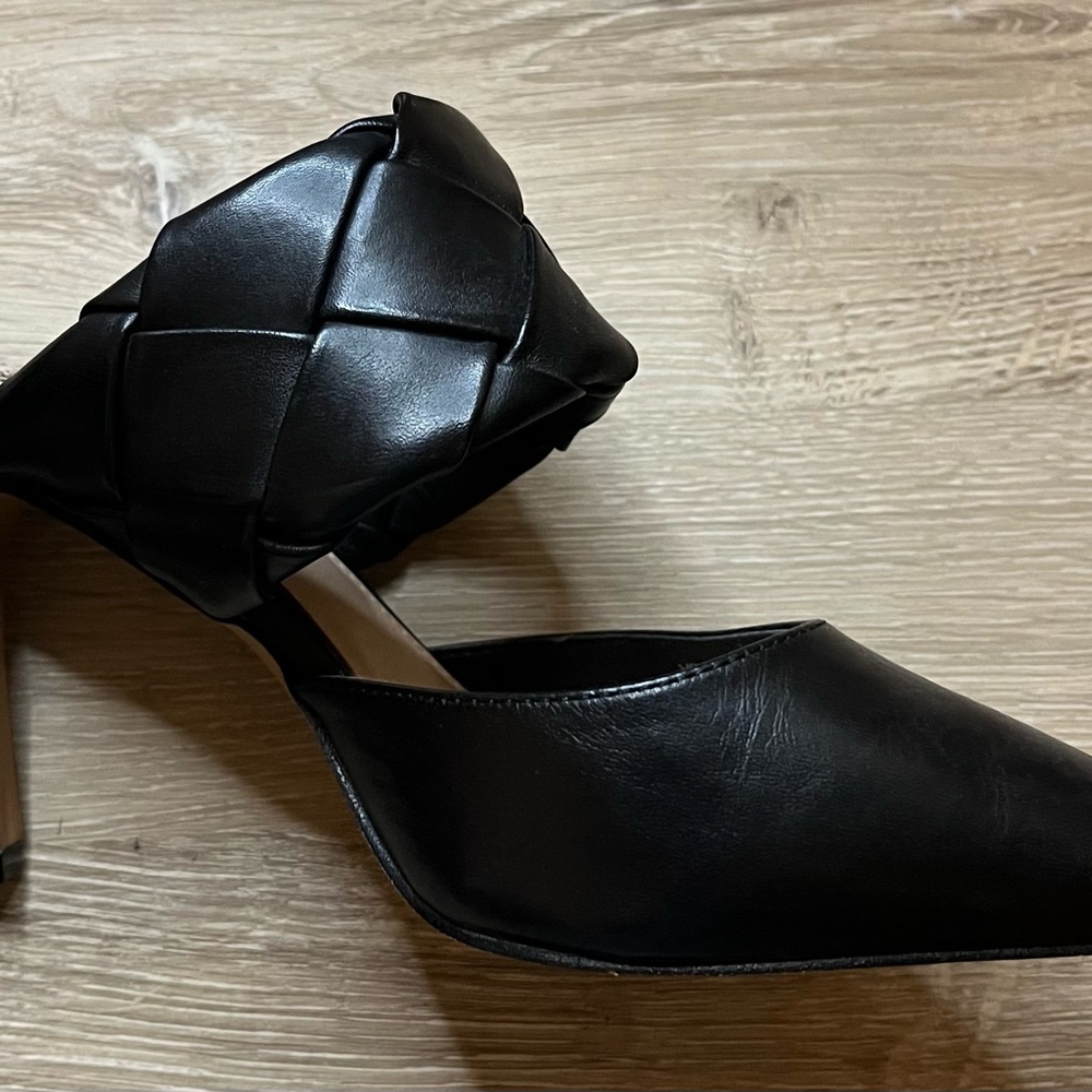 Vince Camuto- Alandra Heels - Picture 3 of 4